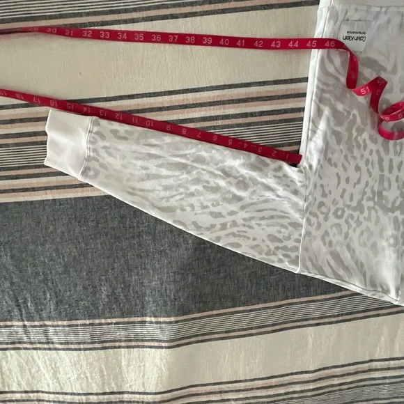 CALVIN KLEIN performance | Med | LIKE NEW! - Picture 9 of 11